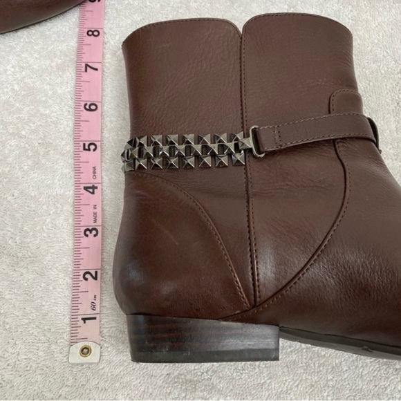 Le Saunda Women's Brown Leather Studded Flat Pull On Bootie Size 5 Classic Boho - Picture 15 of 16